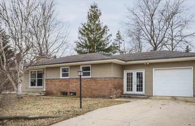 2285 East Carriage Hill Drive - 3 photos photos