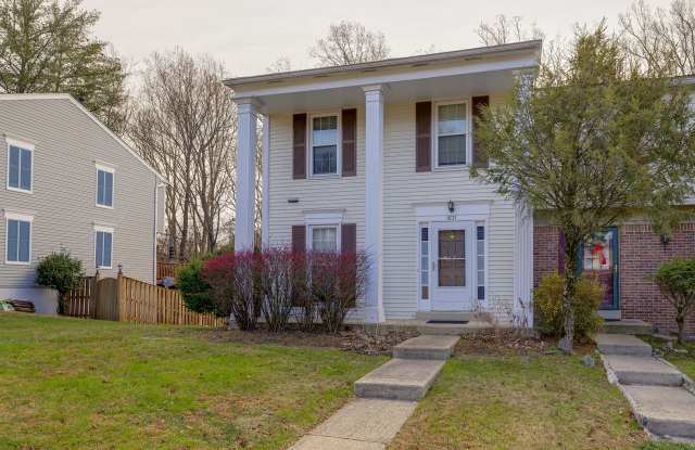 Move-In Ready End-Unit Townhome in Silver Spring Gallery 3