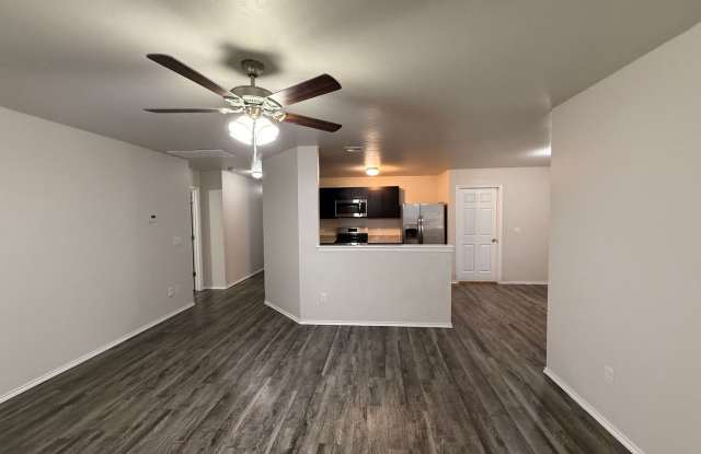Beautiful Spacious 3 Bedroom Home in Mustang School District Gallery 4