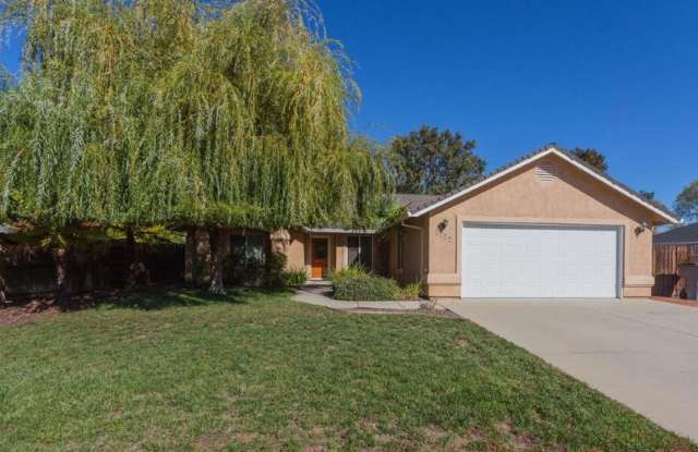 $300 Move in Special - Beautiful South Redding Home - 2722 Garnet Court, Redding, CA 96001