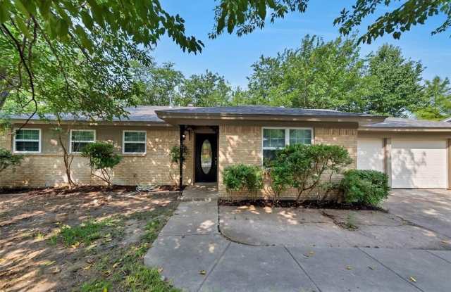 2833 Kingsbury Avenue Gallery 3