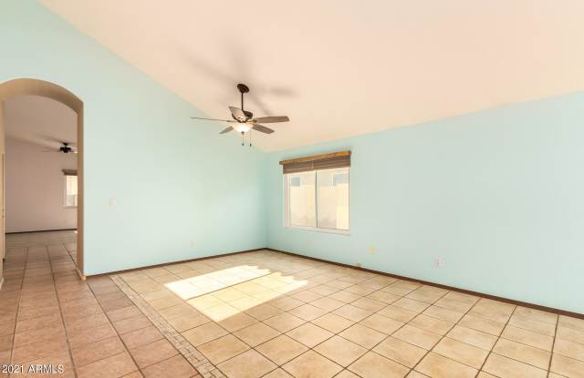 1094 W Myrna Lane Gallery 2