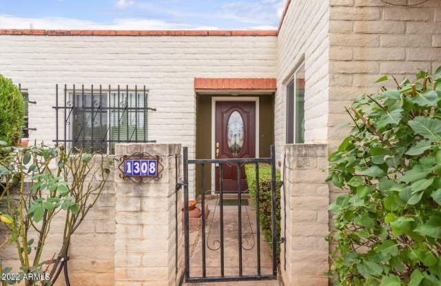 1308 Carmelita Drive Gallery 1