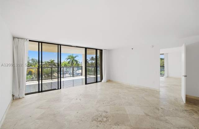 2575 S Bayshore Dr Gallery 1