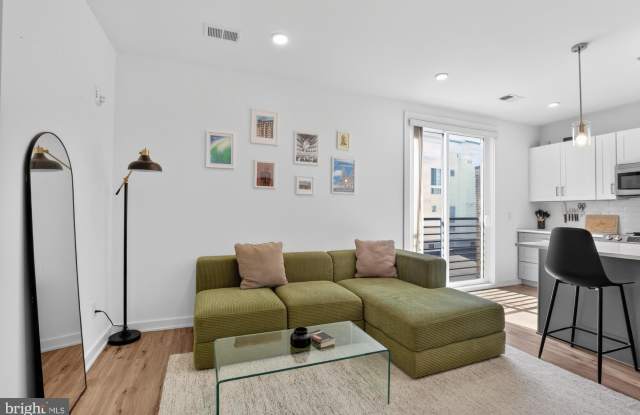 304 W MASTER Street unit: 5 photos photos