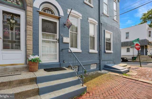 526 WINDSOR Street Gallery 2