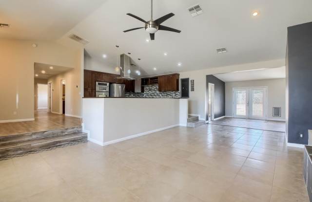 4 Bedroom 3 Bathroom Single Family Home in Phoenix Gallery 1
