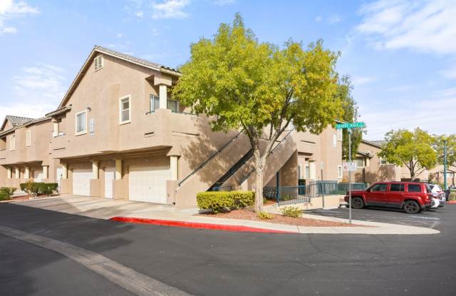 2 Bedroom Condo in Summerlin, Las Vegas Gallery 1