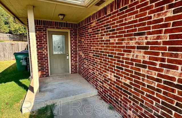 13821 Oxford Dr Gallery 4