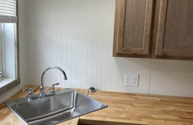 18 Illini East Gallery 2