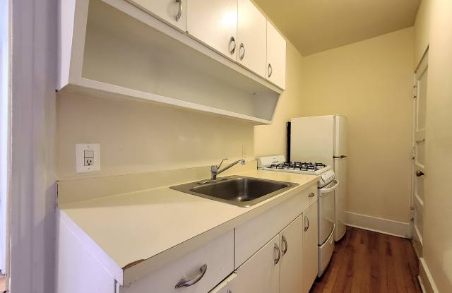 951 W Cornelia Ave photos photos
