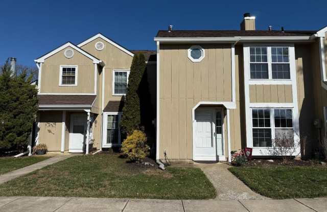 8 Pond View Drive - 8 Pond View Drive, Plainsboro Center, NJ 08536