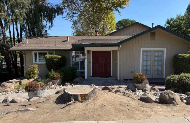 AMAZING PROPERTY IN A GREAT NEIGHBORHOOD!! OVER 13,000 SQ. FT LOT LOW MAINTENANCE. PRIVACY GALORE!! Gallery 1