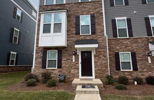 4BR 3.5BA Townhome w/ 2-Car Garage • Quartz-Island Kitchen • Balcony in Matthews photos photos