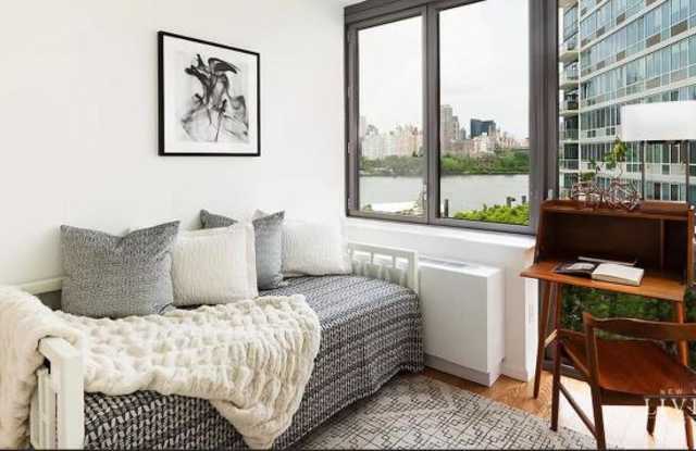4610 Center Boulevard photos photos