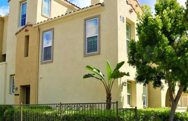 Beautiful Townhome Unit in the Private and Gated Coronado Rancho Community of San Marcos! Gallery 1