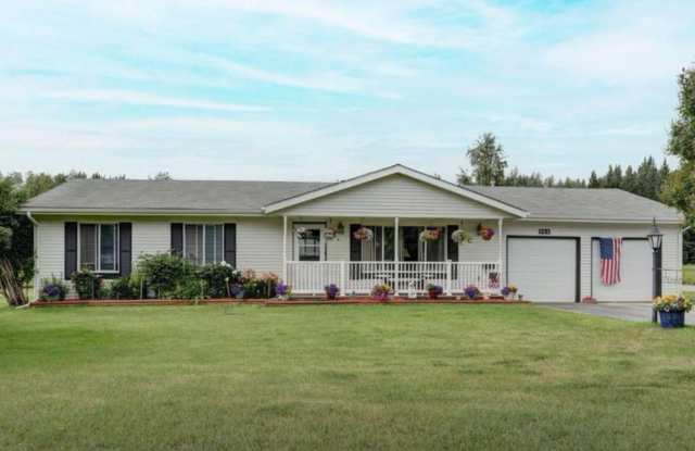 Well cared for 3 bedroom/ 2 bathroom Ranch Style home in Palmer with fenced in back yard and 2 car garage!! Gallery 1