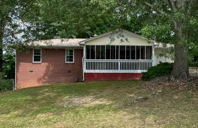 Beautifully Updated & Available for Immediate Move-In! Gallery 1