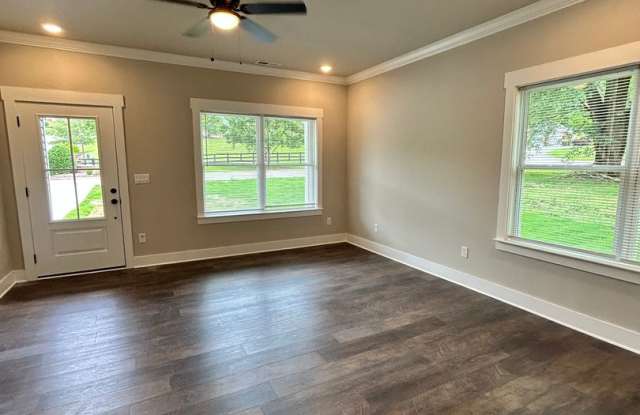 Ringgold GA Home | 3 Beds, 2.5 Baths, 2.5 Car Garage Gallery 4