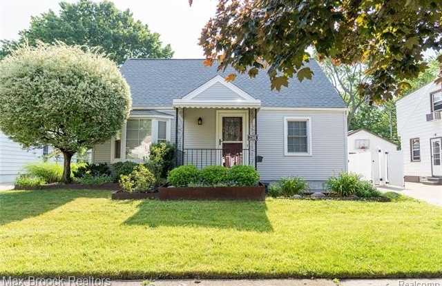 2360 Royal Avenue photos photos