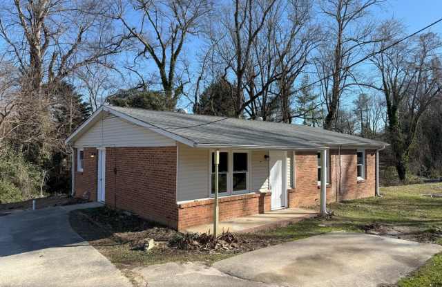 $500.00 of the 1st months rent! 3 Bedroom House, GREAT LOCATION photos photos