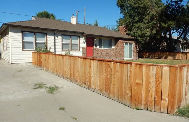 3 Bed, 1 Bath House Near Heart of Prineville - Available Now! photos photos