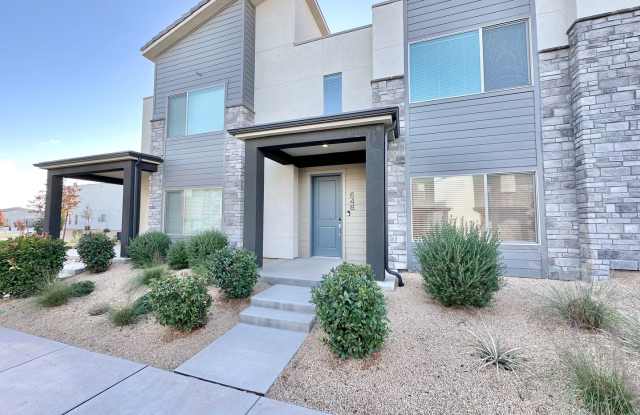 Desert Color Townhome! - 648 West Vermillion Wind Lane, St. George, UT 84790