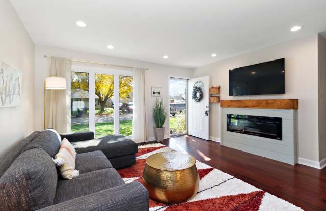10240 Hawthorne Dr photos photos