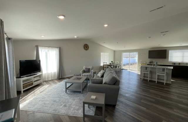 170 Manzanita Drive Gallery 3