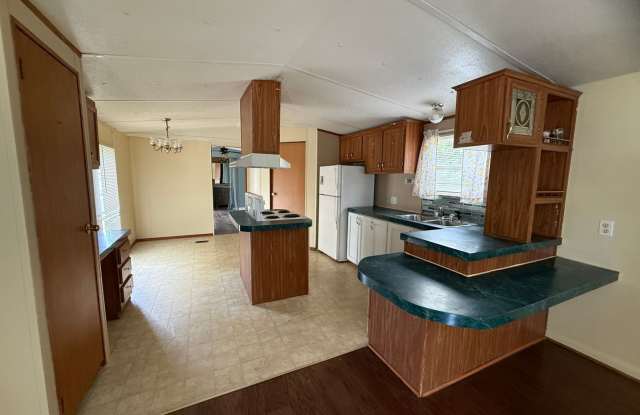 3 bedroom, 2 bath Mobile Home Gallery 4