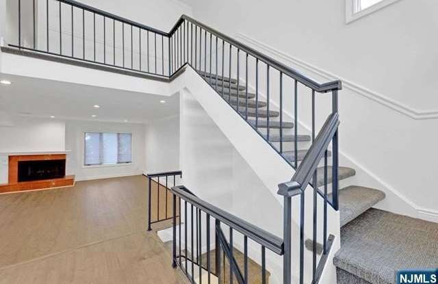 109 E Palisade Avenue Gallery 4