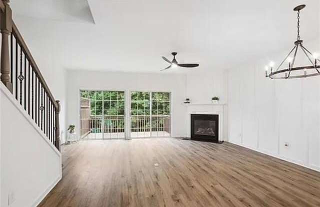 1386 Thornborough Drive photos photos
