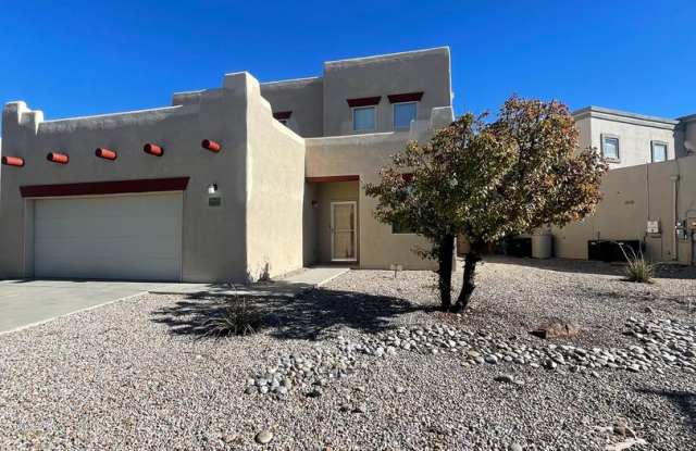Immaculate 4 bdr, 2 1/2 bath w/2 car garage in Villa Sonata neighborhood photos photos
