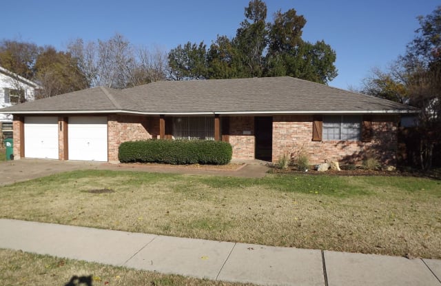 1114 Thomas - 1114 Thomas Street, Denton, TX 76201