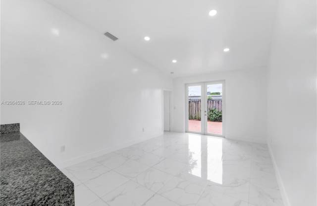 6742 Northwest 188th Terrace Gallery 3