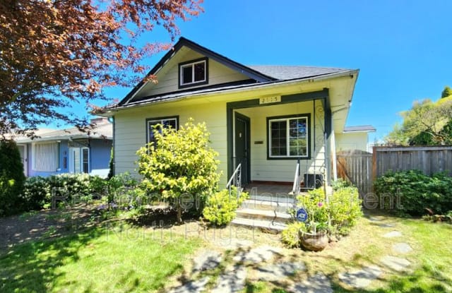 2115 Oakes Ave photos photos