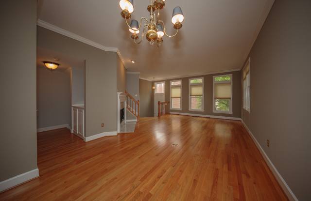 3817 Courtland Circle Gallery 3