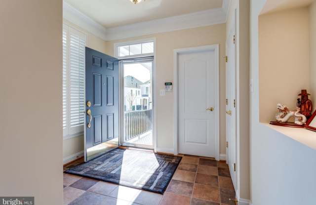 5689 TOWER HILL CIRCLE Gallery 2
