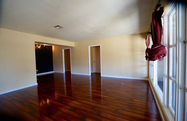 5087 Rockford Road Gallery 2