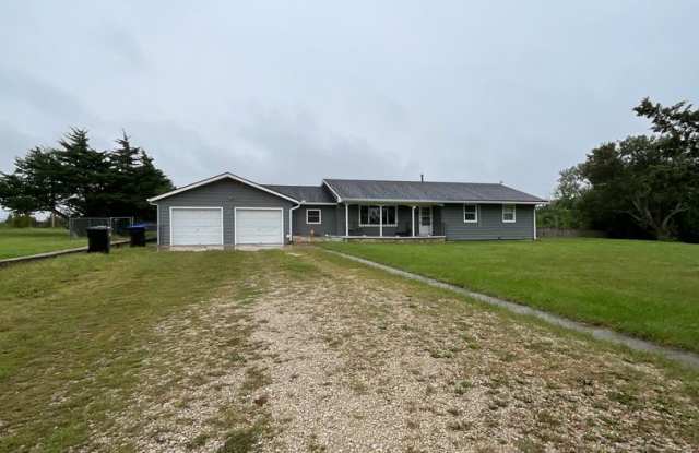 ***Available Immediately*** 3 Bedroom / 2 Bath Home in Auburn/Washburn School District Gallery 1