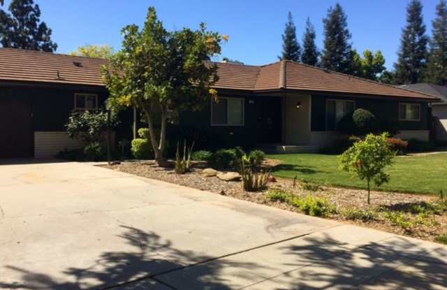 Beautiful 4 Bedroom Rental Home photos photos