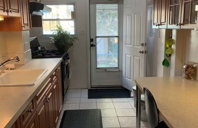 357 42nd Street Gallery 4