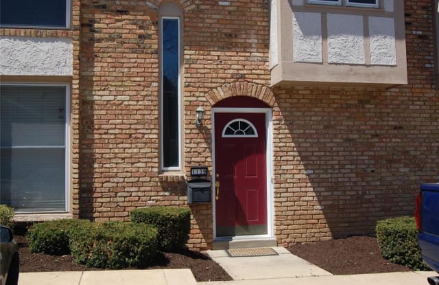 1139 Rue La Chelle - 1139 Rue La Chelle Walk, Creve Coeur, MO 63141