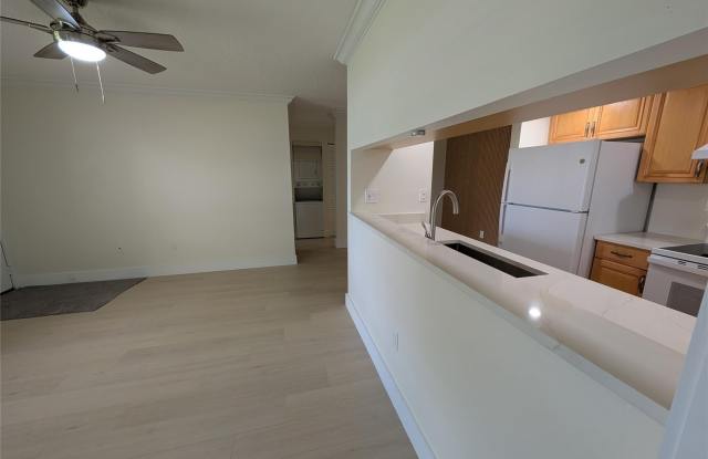 6040 Shaker Wood Circle Gallery 4
