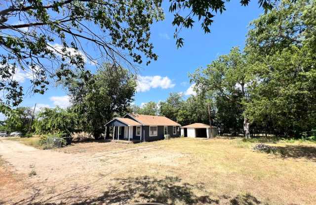 Secluded 3 bed/one bath home available today! photos photos
