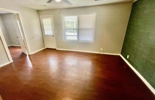 OZARK - 504 S. TENTH AVE. - 1 SMALL PET NEGOTIABLE - CALL OFFICE FOR SHOWING INFORMATION Gallery 4