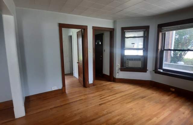 2925 West Roscoe Street photos photos