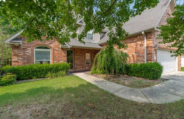 Beautiful 4bd/2.5bth home located in the Clabber Creek Subdivision!! Gallery 3