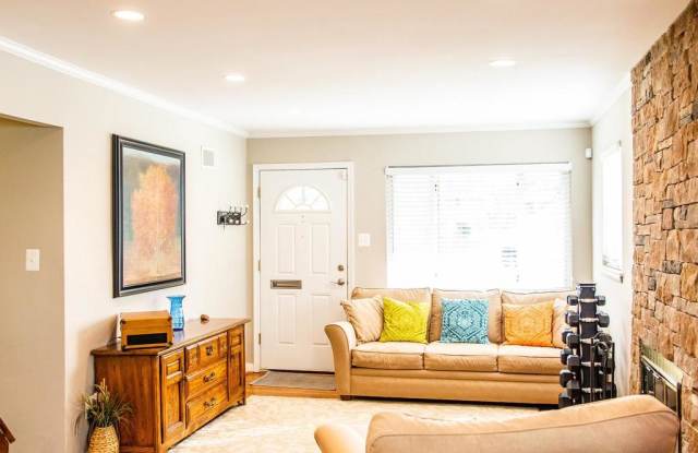 7044 LEE PARK COURT Gallery 4