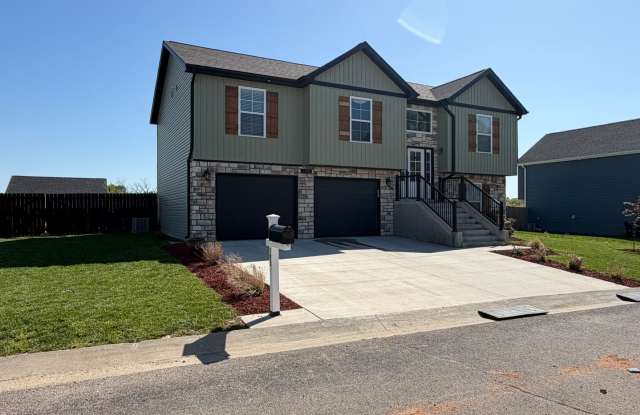 Beautiful 4/3 Ready May 1st! photos photos